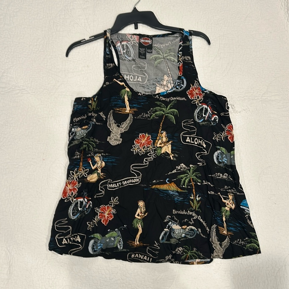 Women’s size large Harley Davidson, tank top with Hawaiian theme.